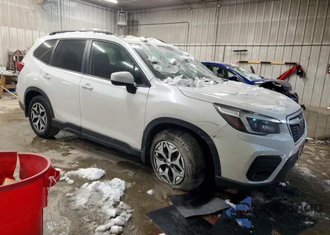 2021 Subaru Forester Premium z USA, uszkodzony, nr VIN JF2SKAFC6MH490124